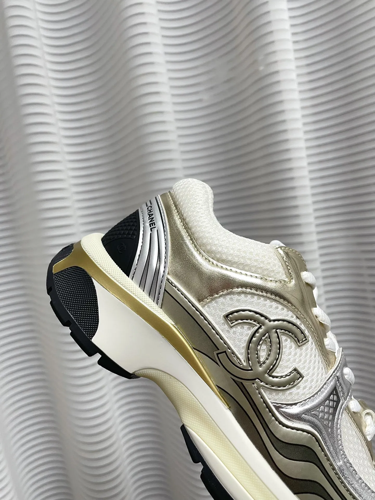 👟👟Ex-factory price 640👟👟 (Full set of packaging details, outsole perfectly combined, different from outside currency) Silver Horn King Xiaoxiang Chanel Chanel 2023 Early Spring Vacation Series The latest casual sports shoes are incomparably beautiful and easy to wear. Very light, the inside is also super soft, super comfortable, the upper is breathable design, the color is high-end and durable, versatile Upper: cowhide and cloth stitching Lining: breathable mesh, original foam combination outsole, size: 35-40